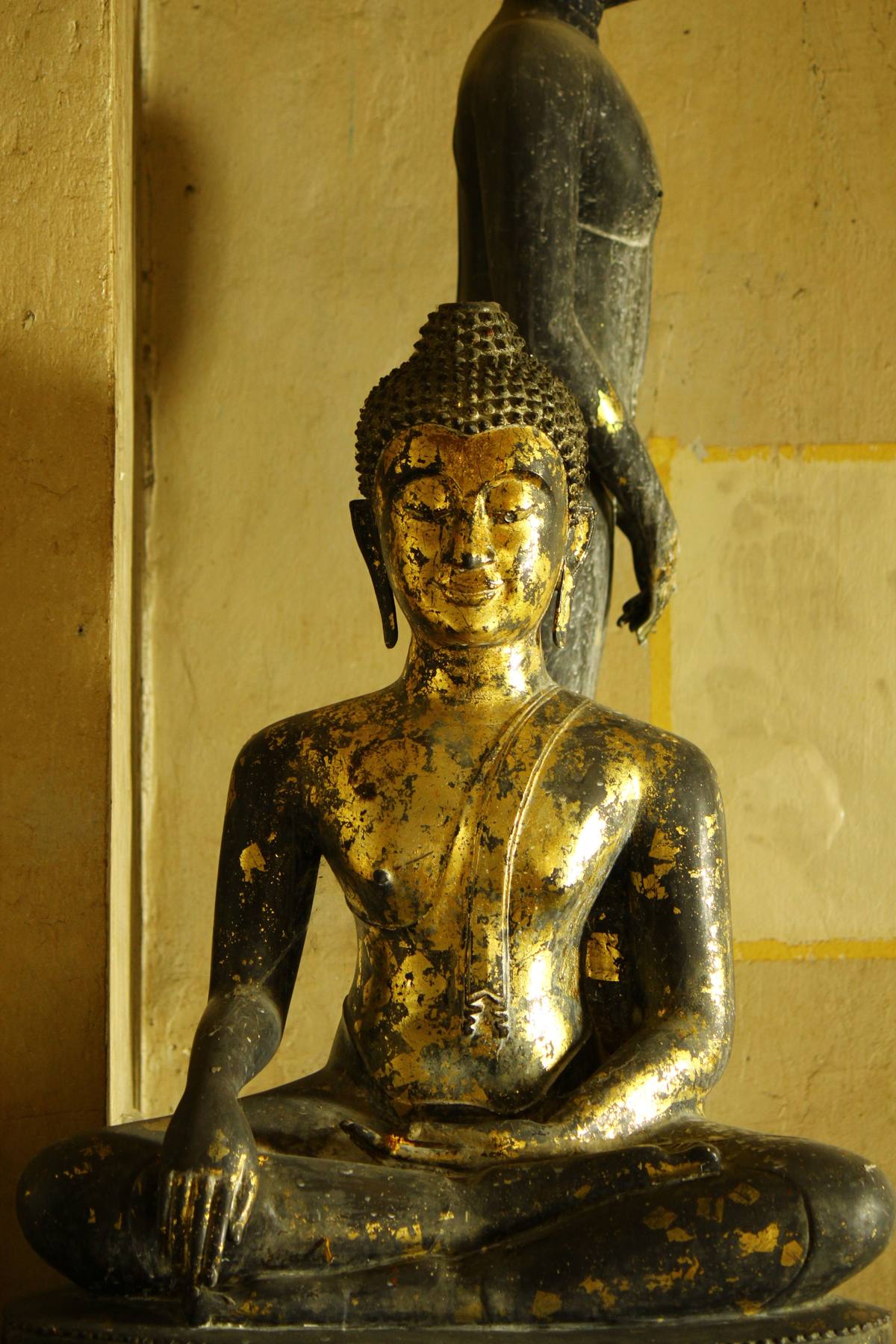Buda dorado en un templo tailandés.